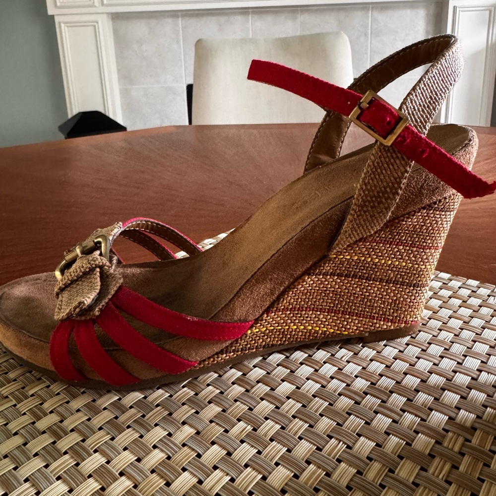 Aerosoles Red and Tan Wedge Sandals